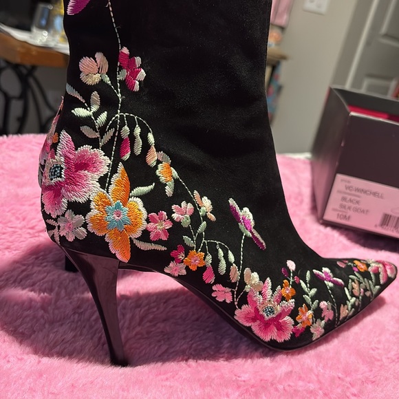 Gorgeous Beverly Feldman Embroidered Boots - Picture 10 of 10